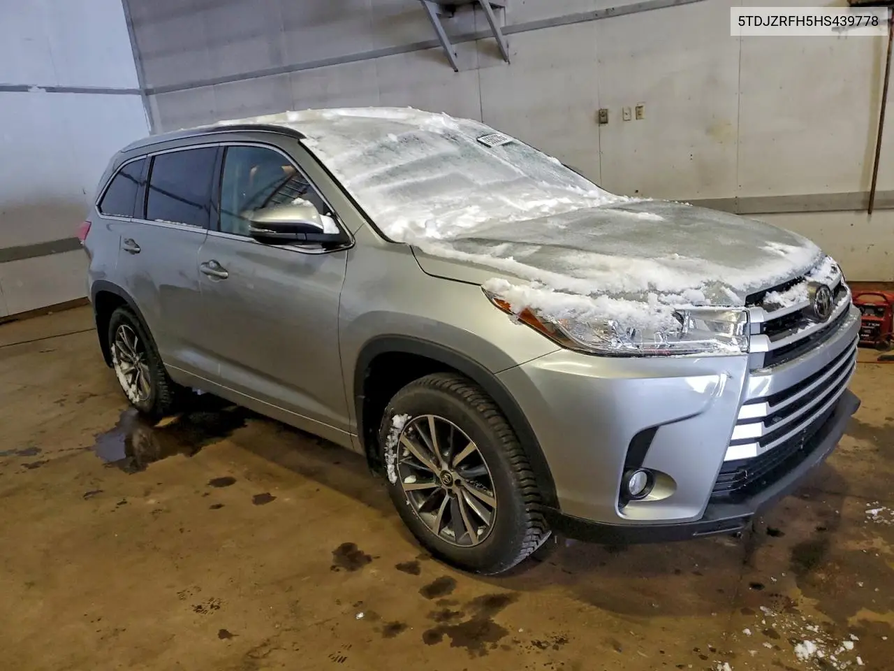 5TDJZRFH5HS439778 2017 Toyota Highlander Se