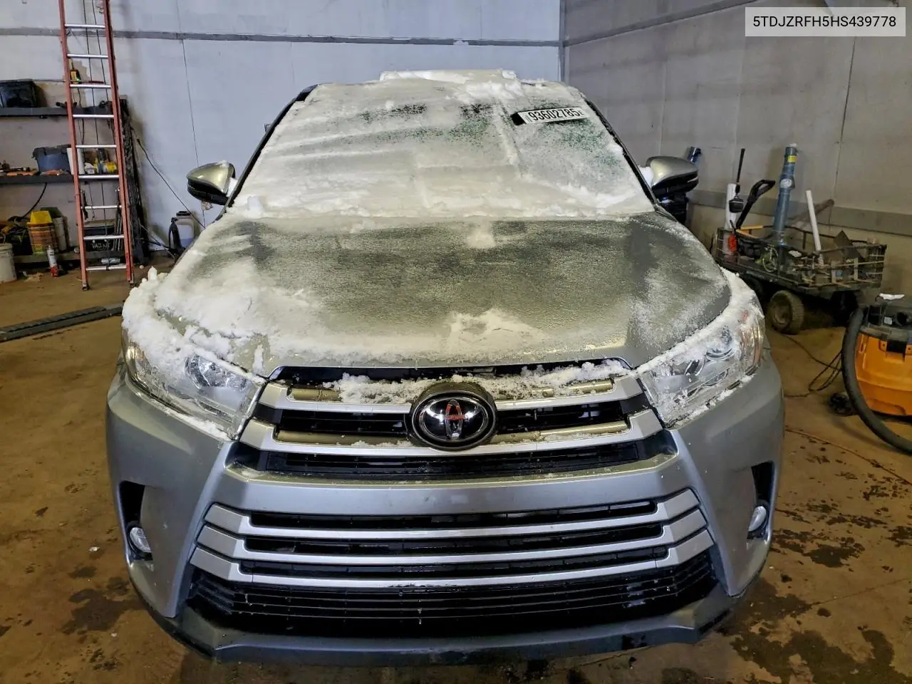 5TDJZRFH5HS439778 2017 Toyota Highlander Se