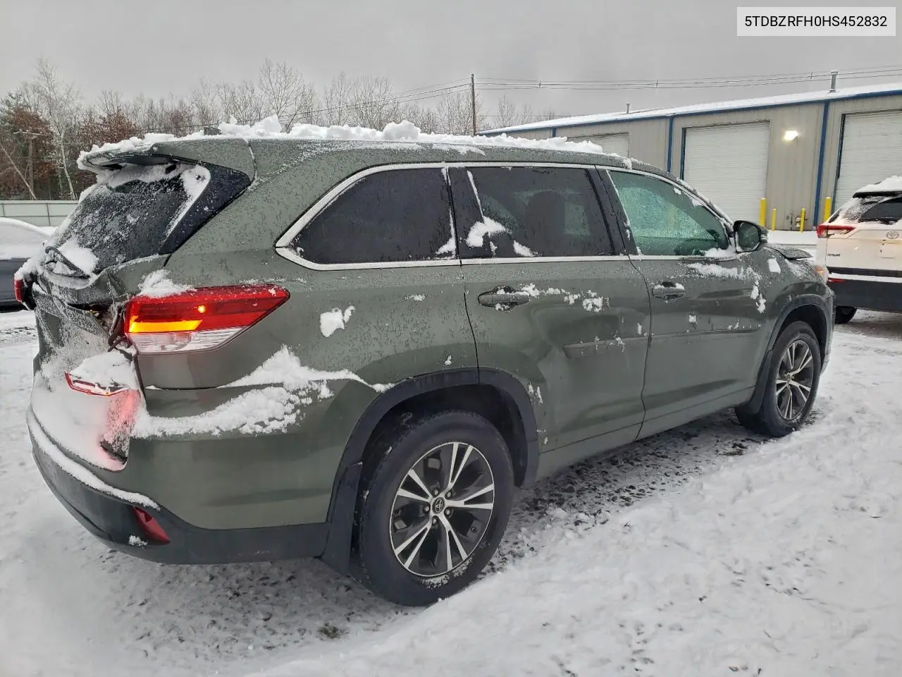 5TDBZRFH0HS452832 2017 Toyota Highlander Le