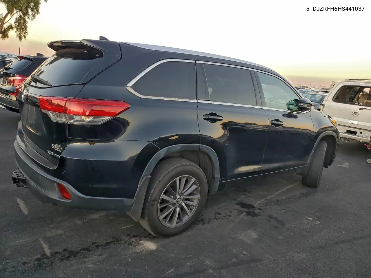 5TDJZRFH6HS441037 2017 Toyota Highlander Se