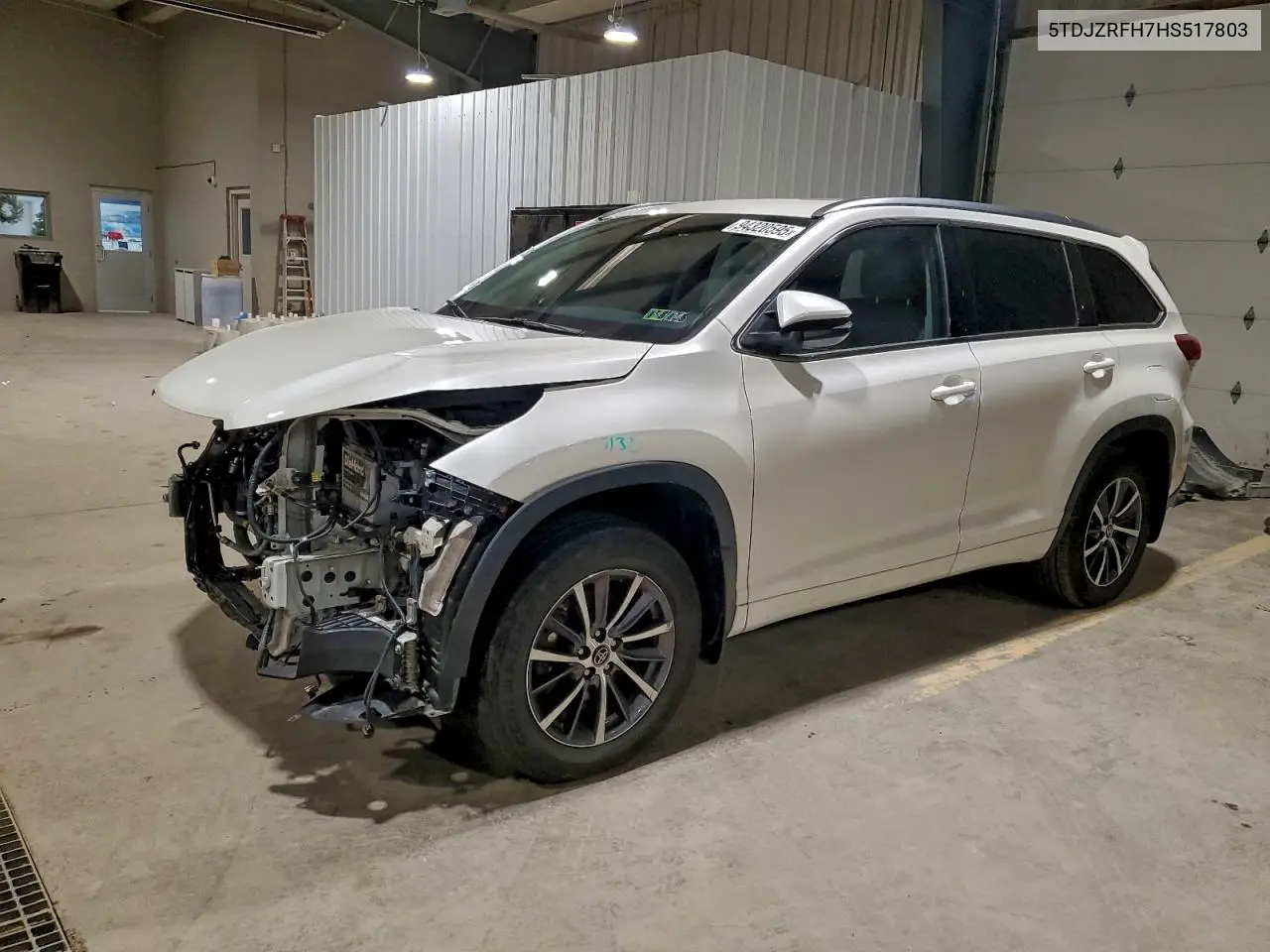 5TDJZRFH7HS517803 2017 Toyota Highlander Se