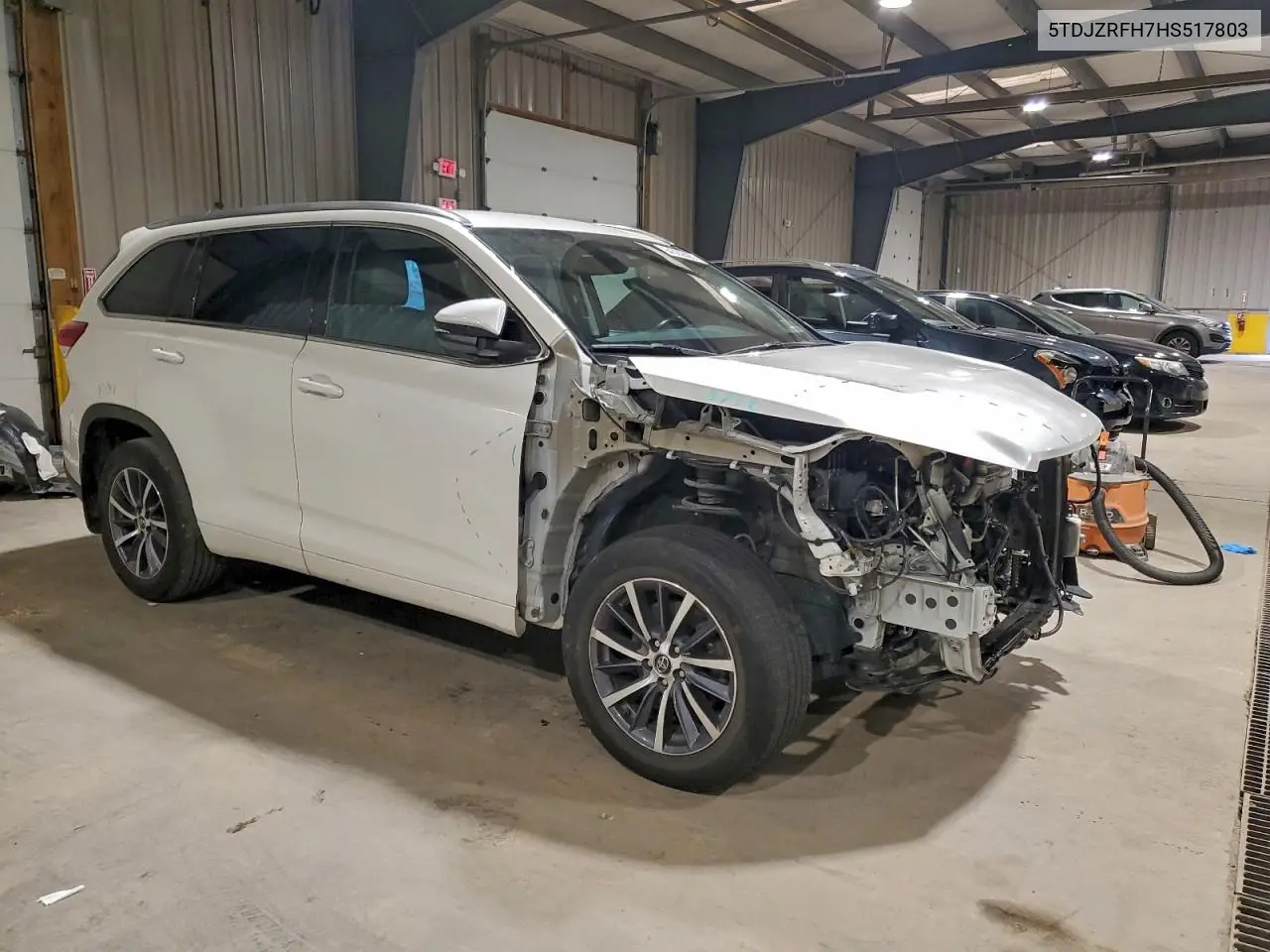 5TDJZRFH7HS517803 2017 Toyota Highlander Se