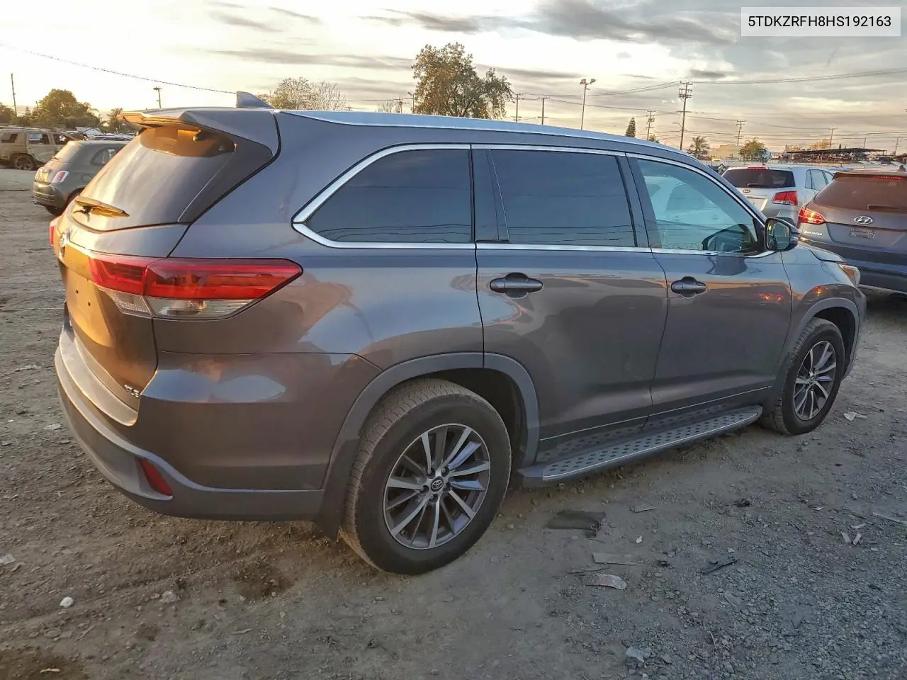 5TDKZRFH8HS192163 2017 Toyota Highlander Se