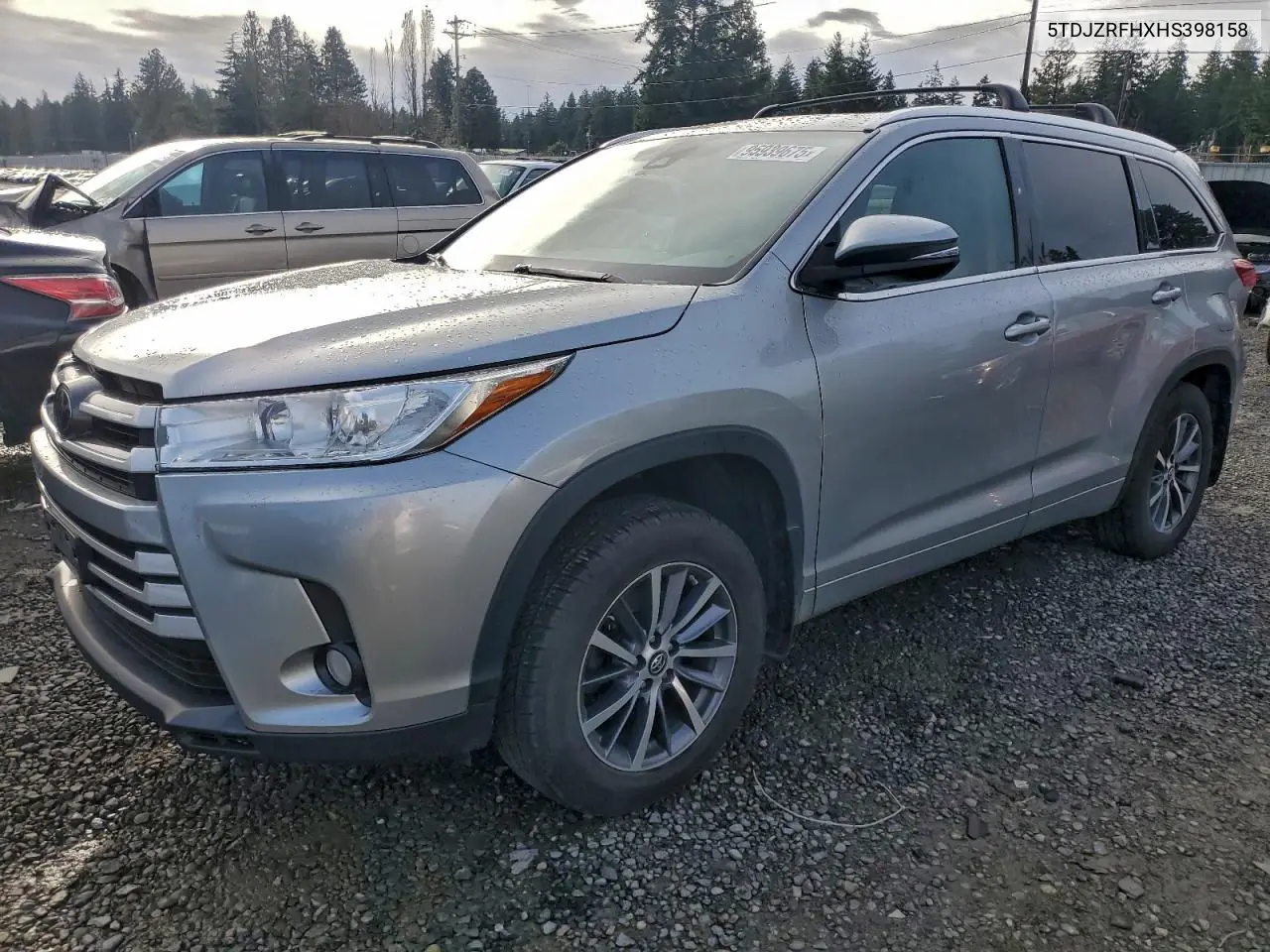 5TDJZRFHXHS398158 2017 Toyota Highlander Se