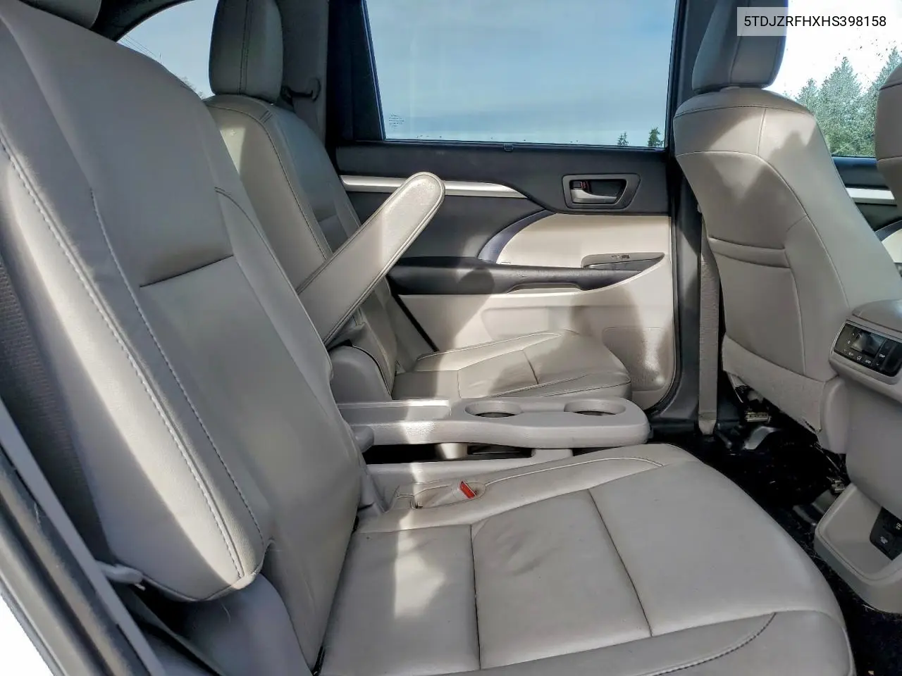 5TDJZRFHXHS398158 2017 Toyota Highlander Se