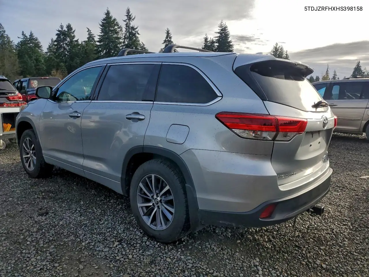 5TDJZRFHXHS398158 2017 Toyota Highlander Se