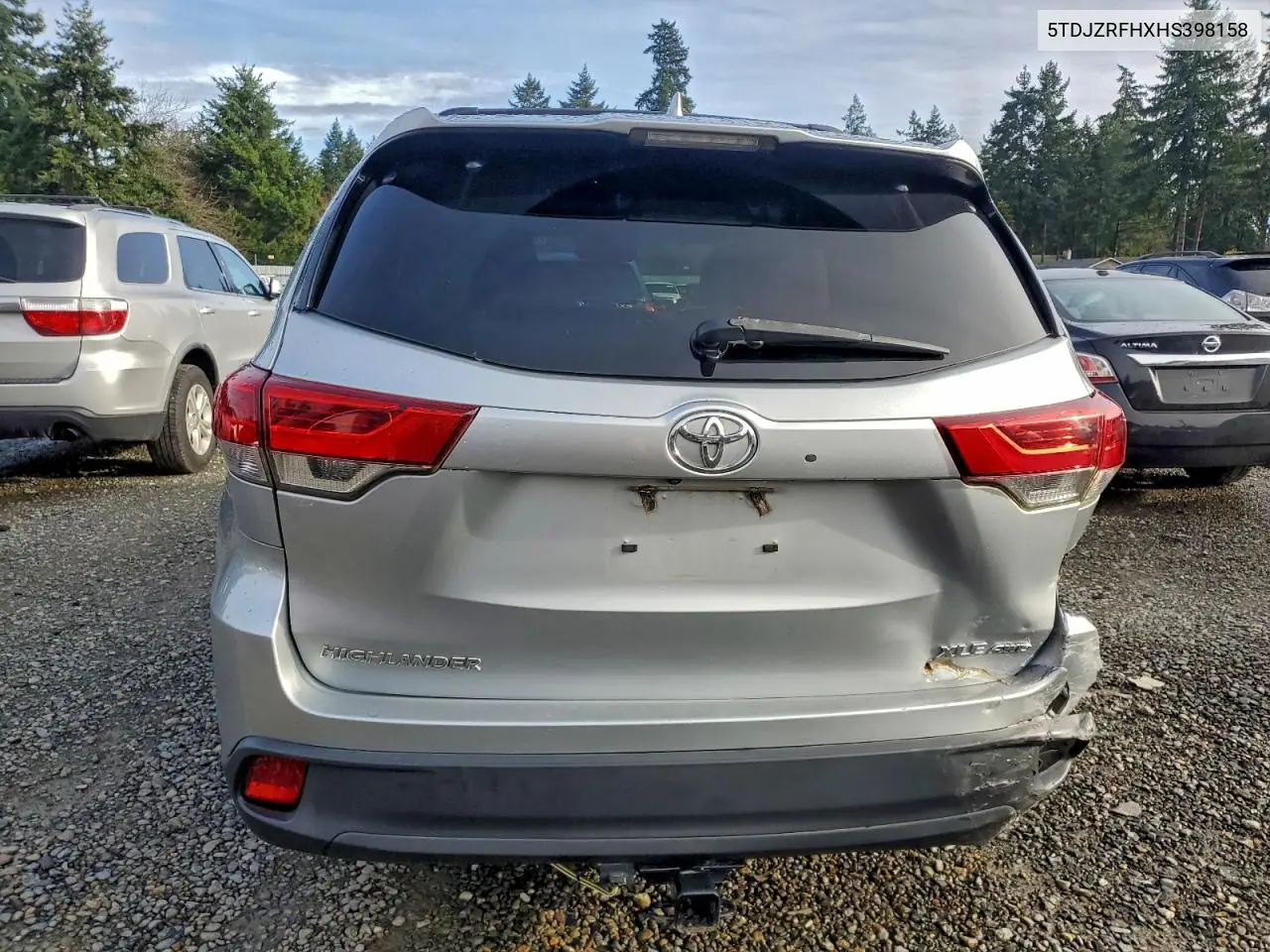 5TDJZRFHXHS398158 2017 Toyota Highlander Se