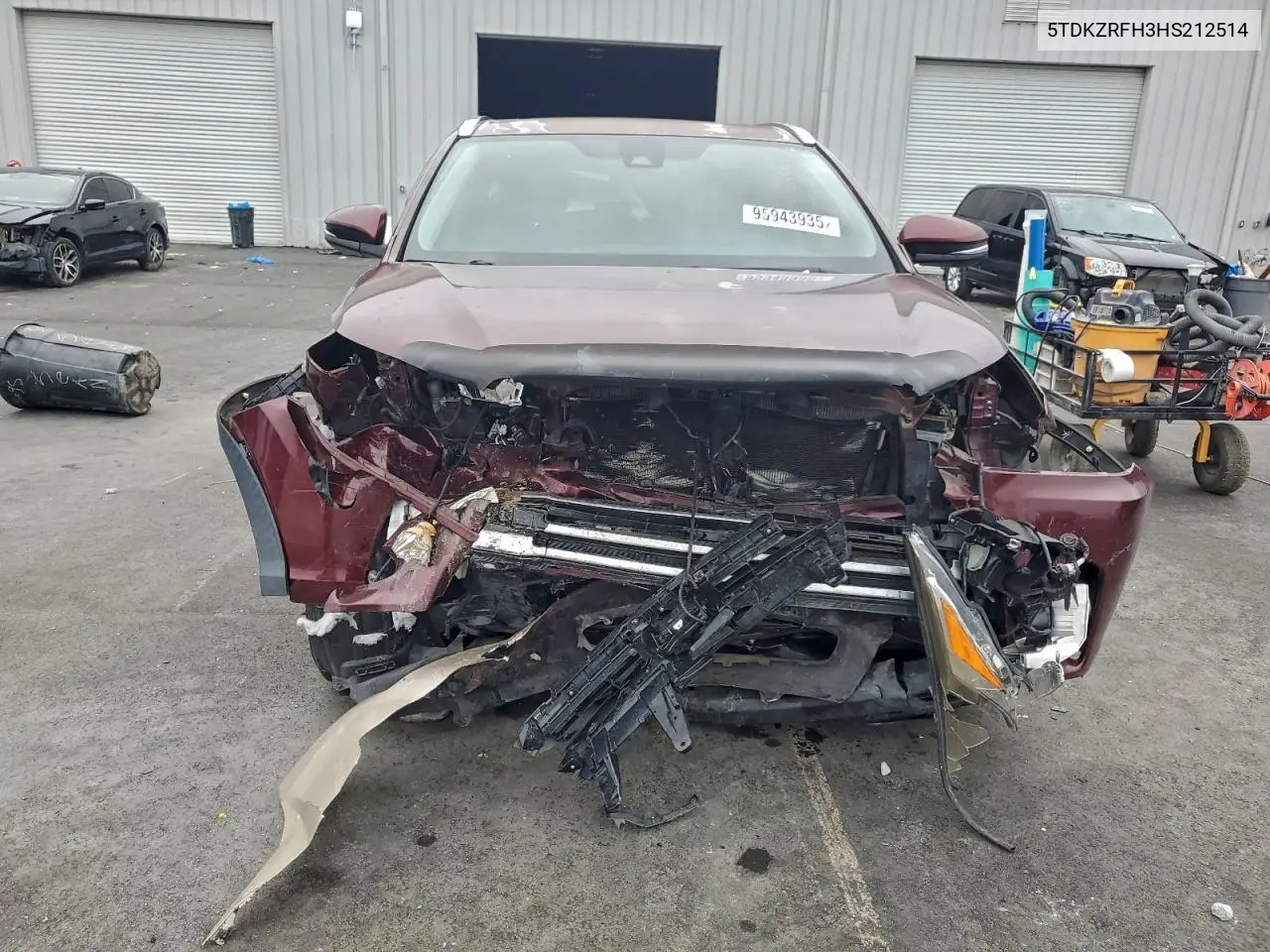 5TDKZRFH3HS212514 2017 Toyota Highlander Se