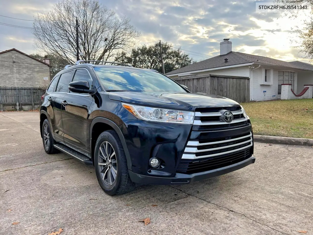 5TDKZRFH6JS541343 2018 Toyota Highlander Se