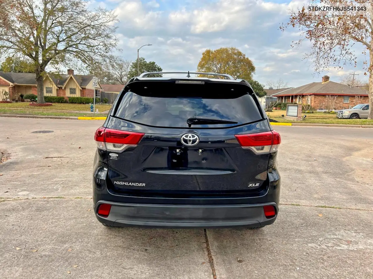 5TDKZRFH6JS541343 2018 Toyota Highlander Se