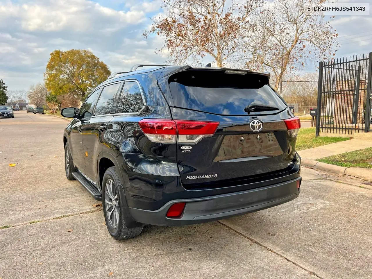 5TDKZRFH6JS541343 2018 Toyota Highlander Se