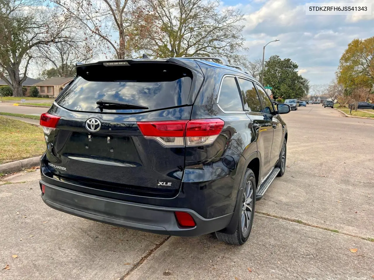 5TDKZRFH6JS541343 2018 Toyota Highlander Se