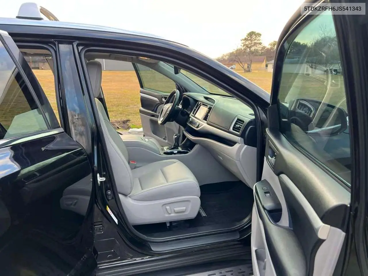 5TDKZRFH6JS541343 2018 Toyota Highlander Se