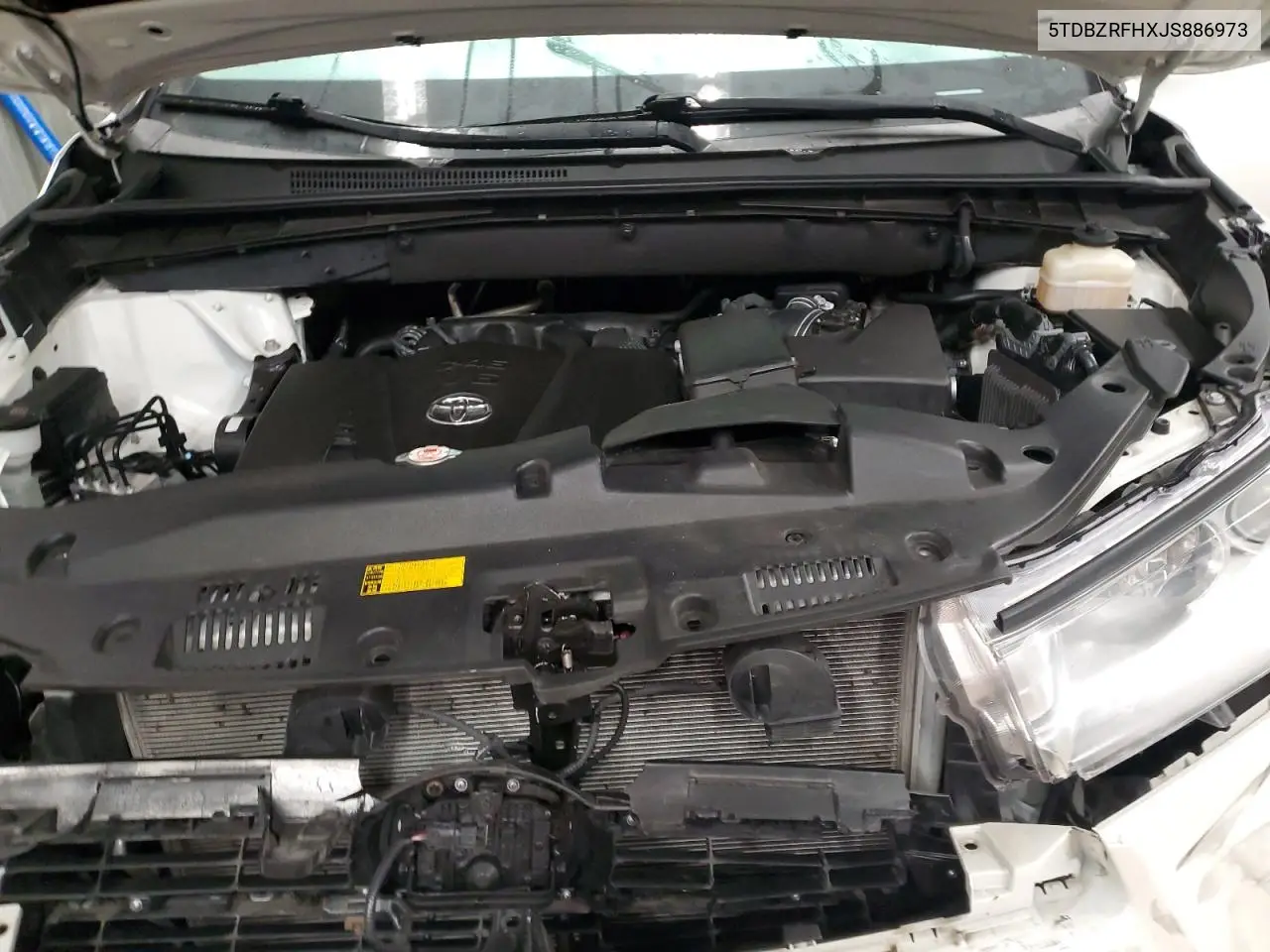 5TDBZRFHXJS886973 2018 Toyota Highlander Le