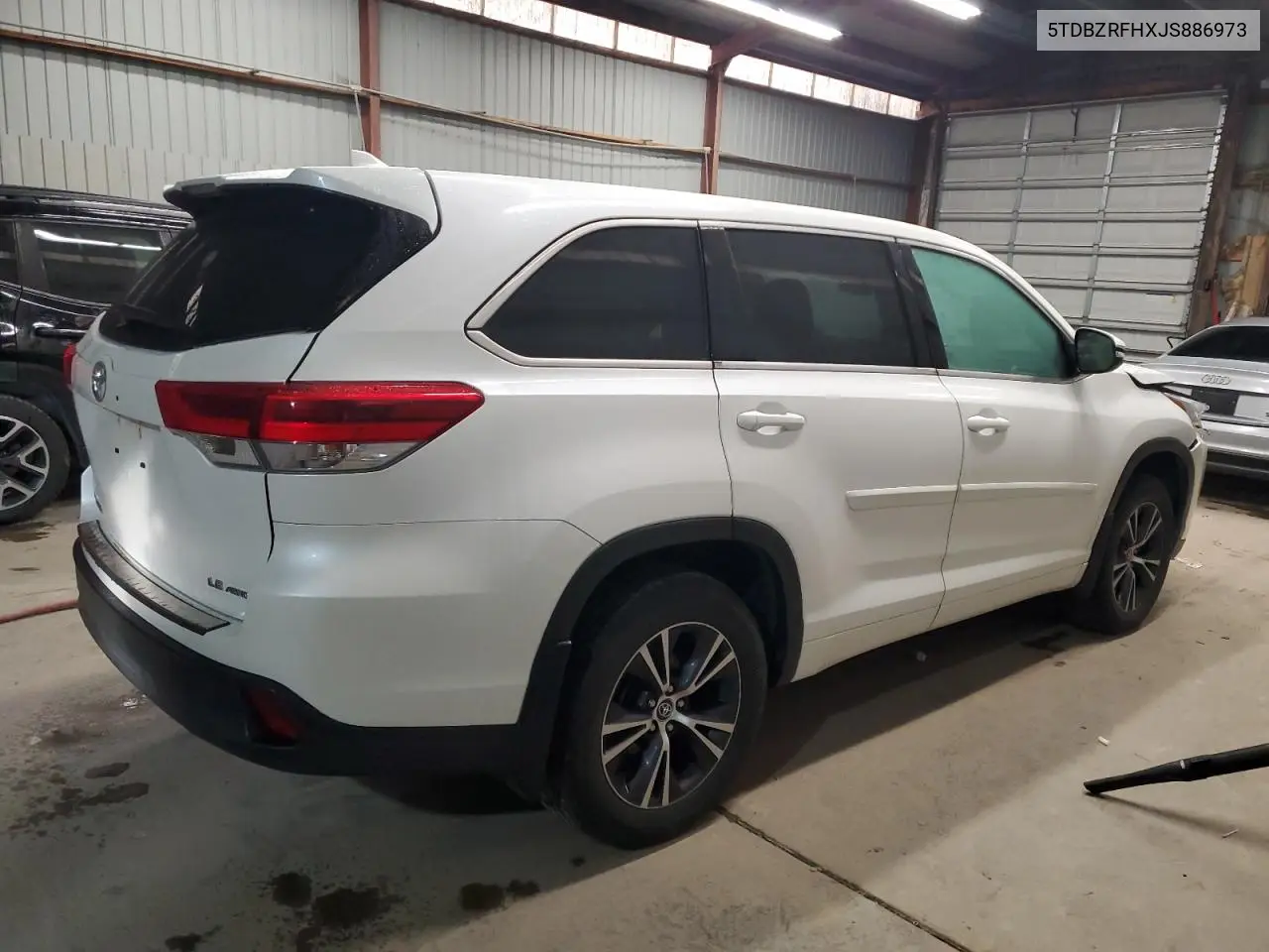 5TDBZRFHXJS886973 2018 Toyota Highlander Le