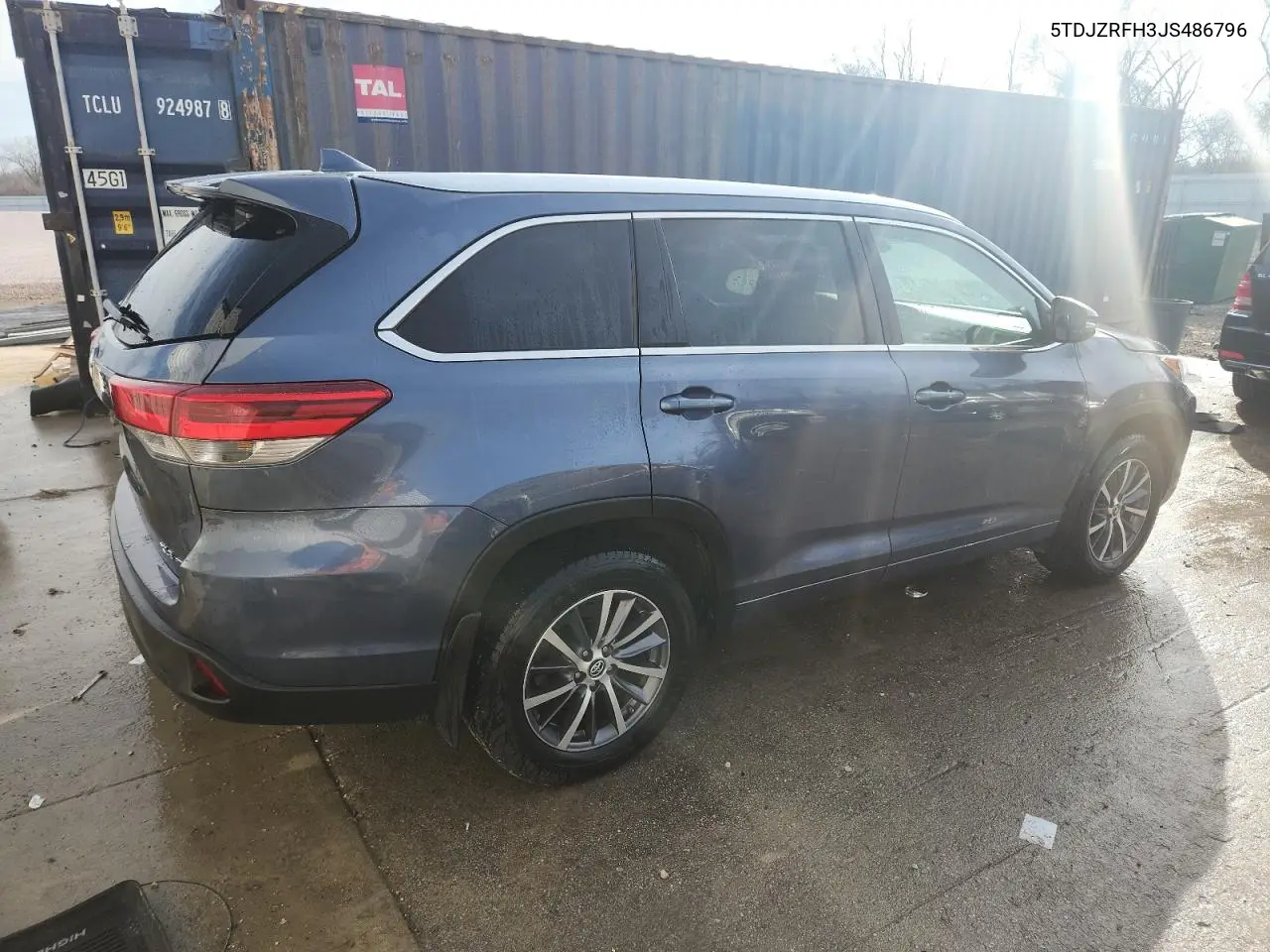 5TDJZRFH3JS486796 2018 Toyota Highlander Se