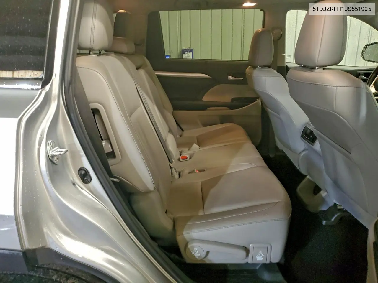 5TDJZRFH1JS551905 2018 Toyota Highlander Se