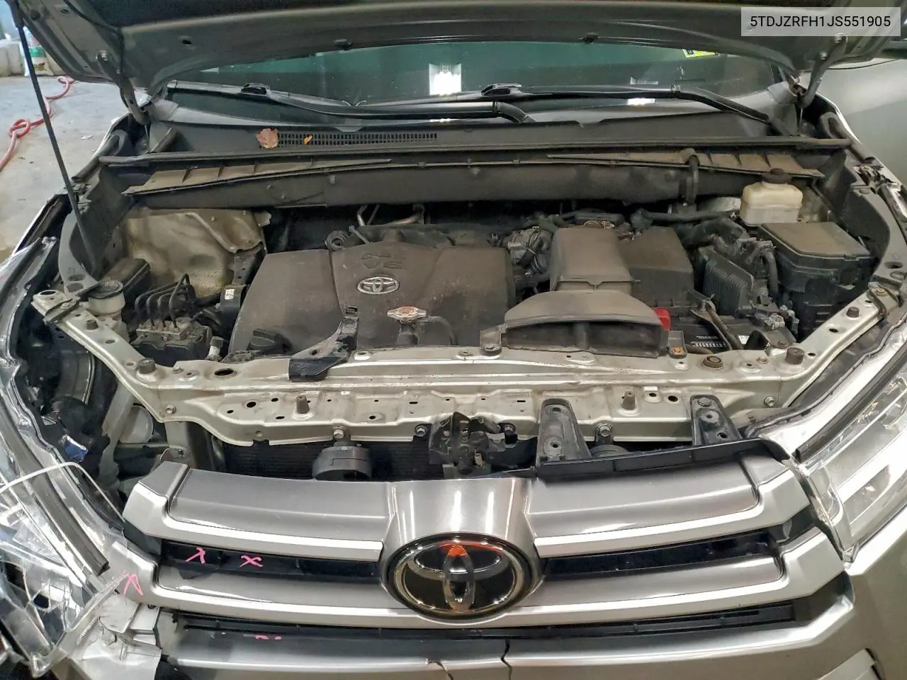 5TDJZRFH1JS551905 2018 Toyota Highlander Se