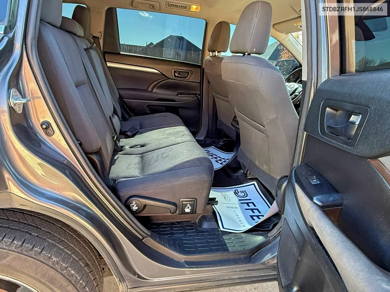 5TDBZRFH1JS868846 2018 Toyota Highlander Le