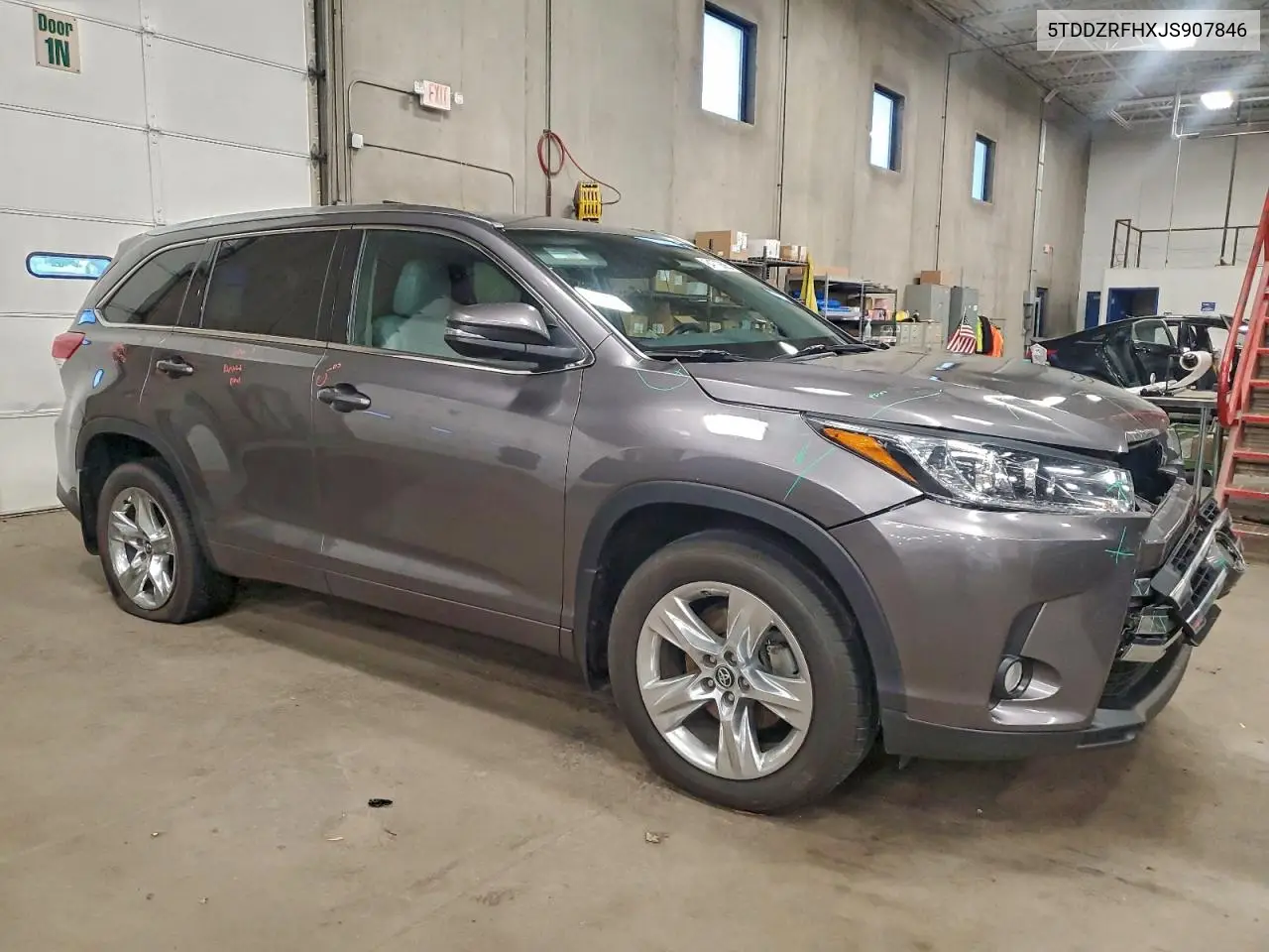 5TDDZRFHXJS907846 2018 Toyota Highlander Limited