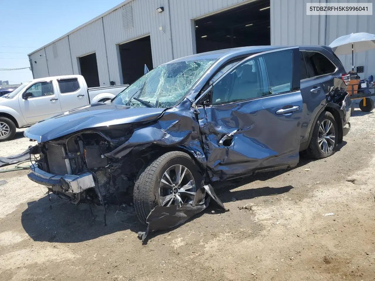 5TDBZRFH5KS996041 2019 Toyota Highlander Le