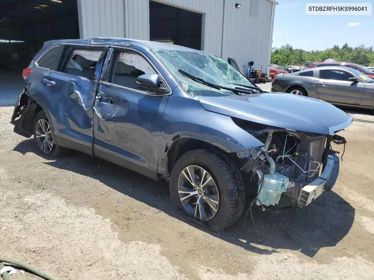 5TDBZRFH5KS996041 2019 Toyota Highlander Le