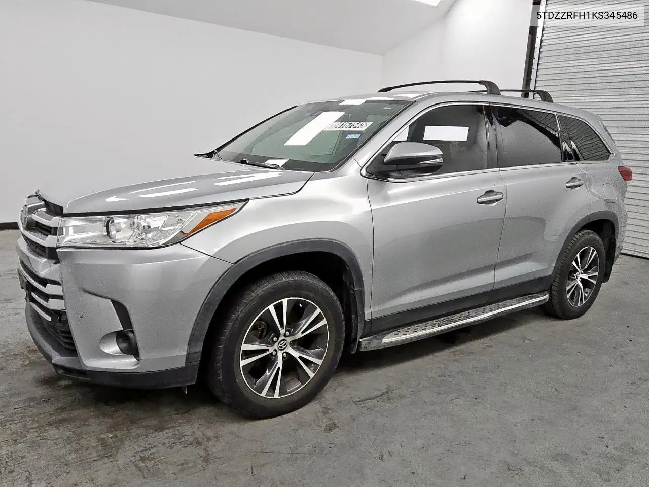 5TDZZRFH1KS345486 2019 Toyota Highlander Le