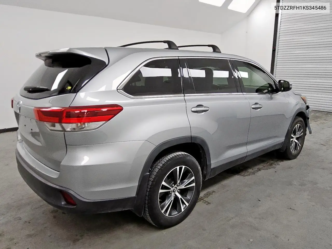 5TDZZRFH1KS345486 2019 Toyota Highlander Le