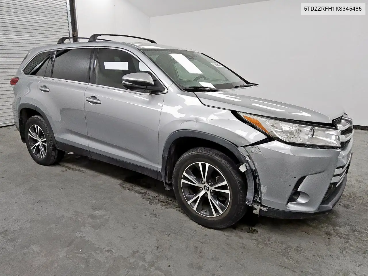 5TDZZRFH1KS345486 2019 Toyota Highlander Le