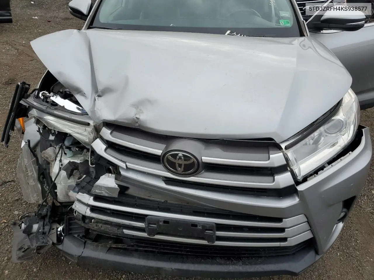 5TDJZRFH4KS938577 2019 Toyota Highlander Se