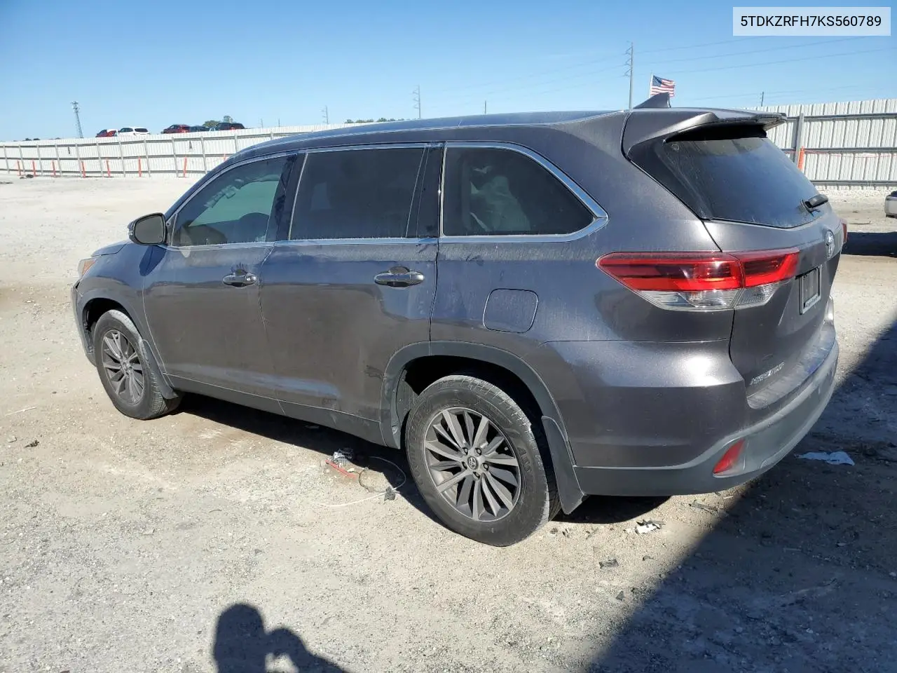 5TDKZRFH7KS560789 2019 Toyota Highlander Se