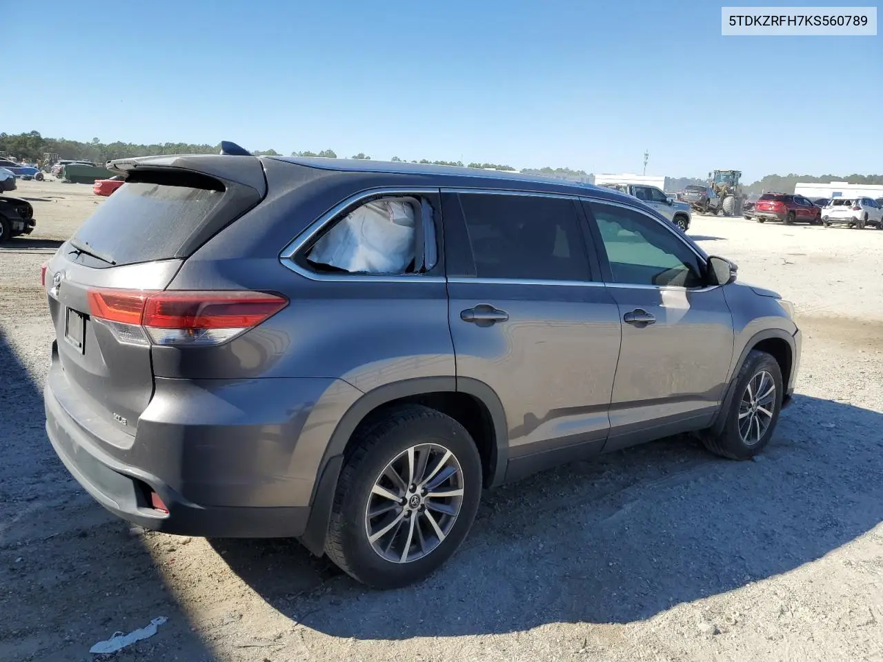 5TDKZRFH7KS560789 2019 Toyota Highlander Se