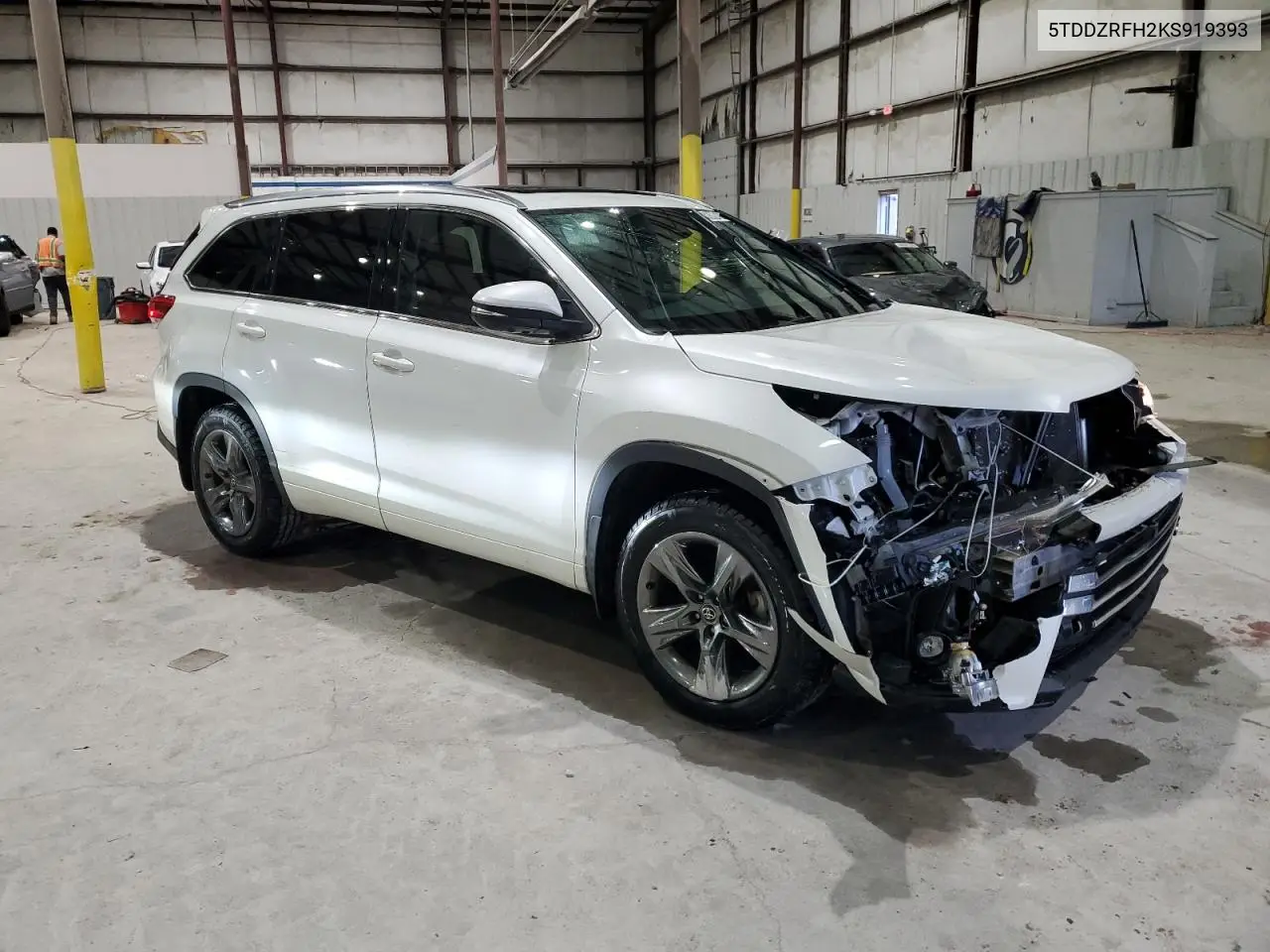 5TDDZRFH2KS919393 2019 Toyota Highlander Limited
