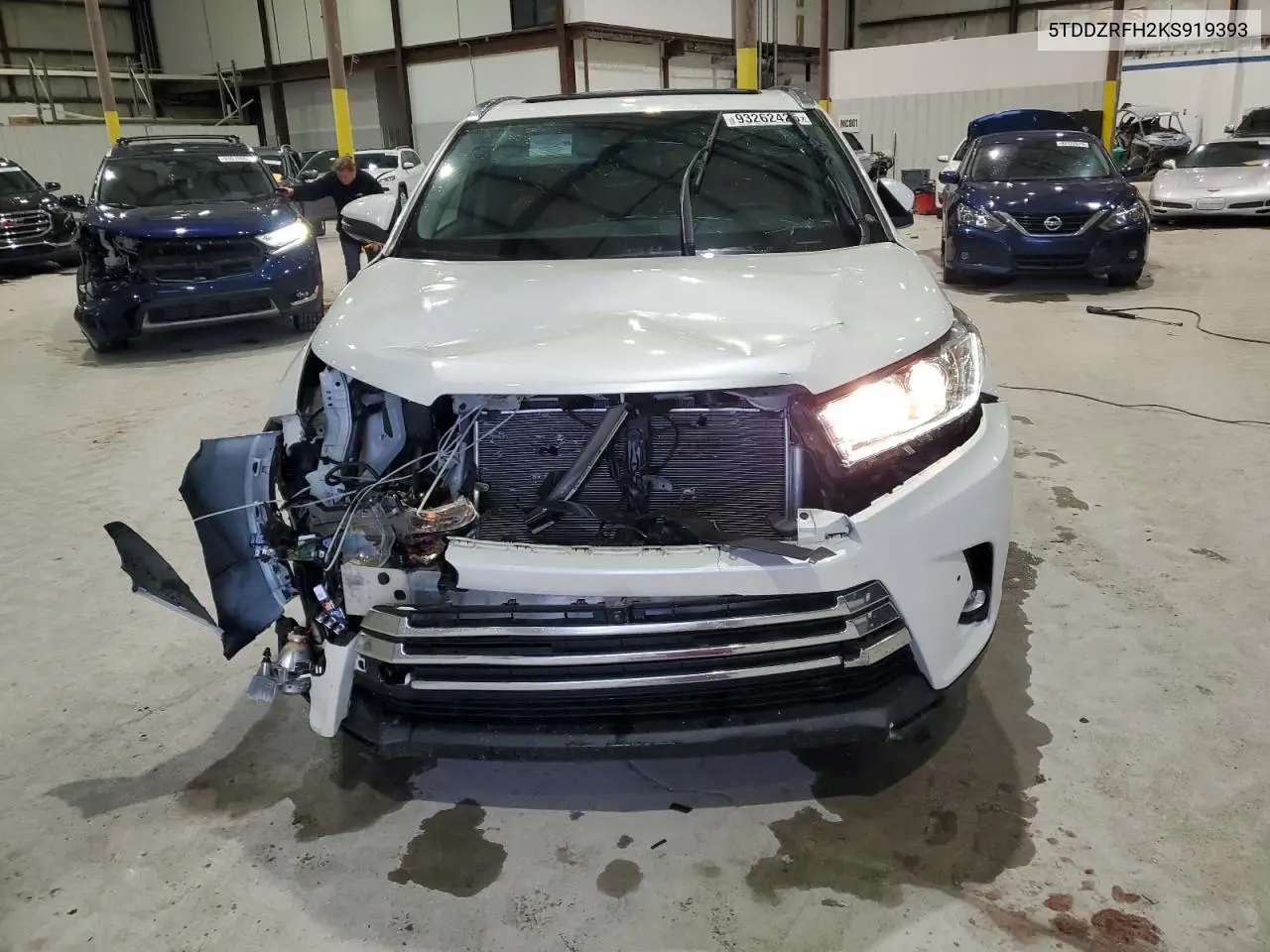 5TDDZRFH2KS919393 2019 Toyota Highlander Limited