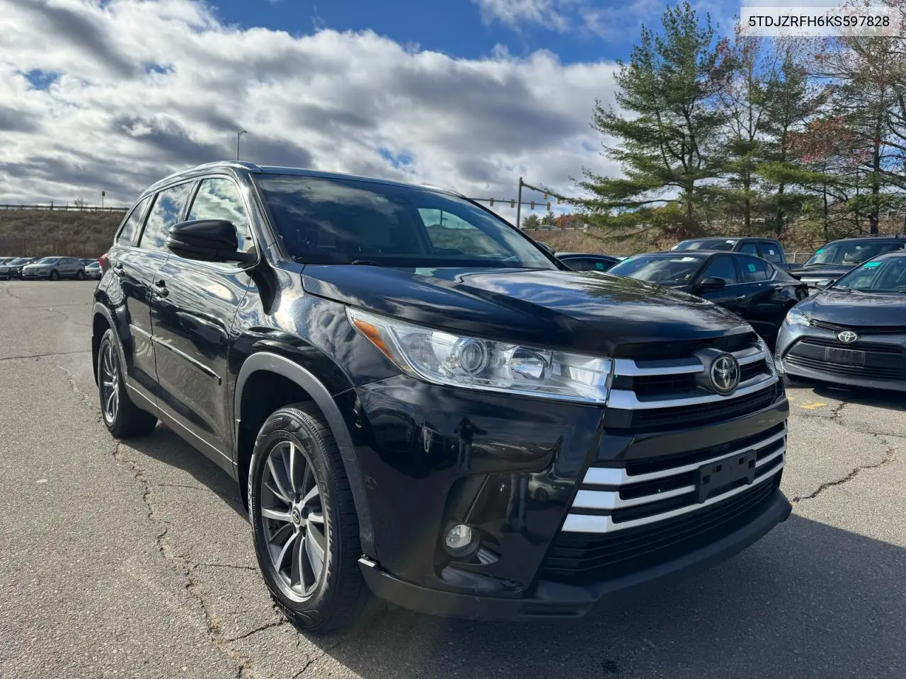5TDJZRFH6KS597828 2019 Toyota Highlander Se