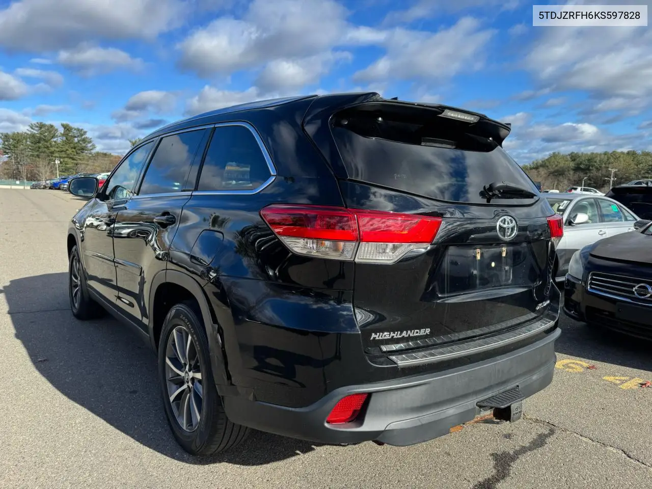 5TDJZRFH6KS597828 2019 Toyota Highlander Se