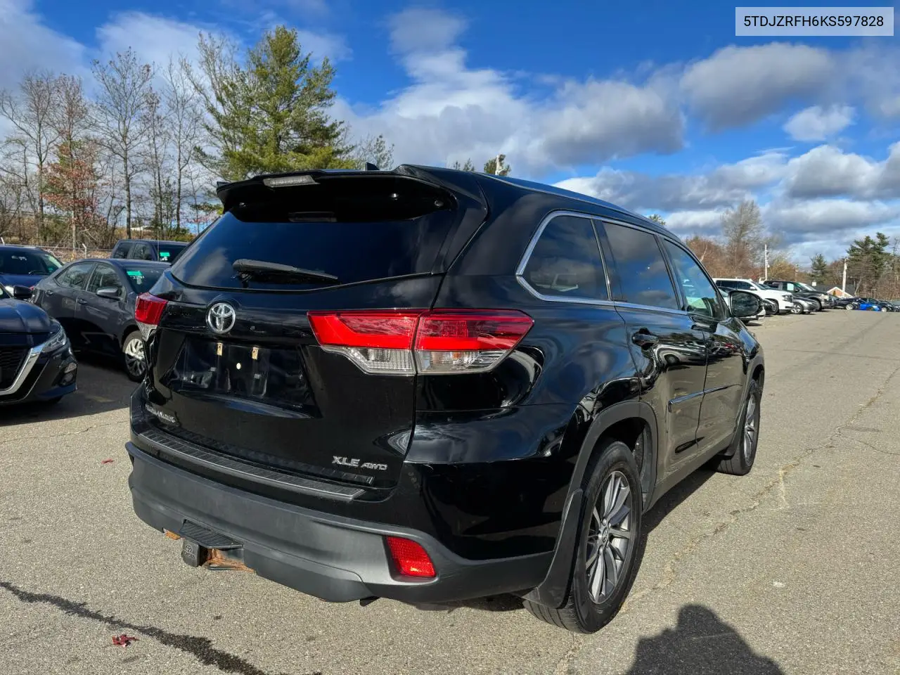 5TDJZRFH6KS597828 2019 Toyota Highlander Se