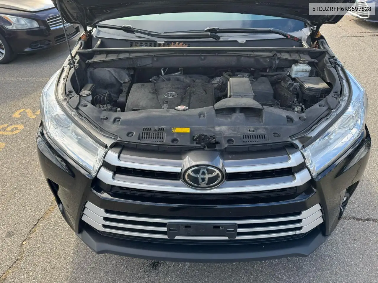 5TDJZRFH6KS597828 2019 Toyota Highlander Se