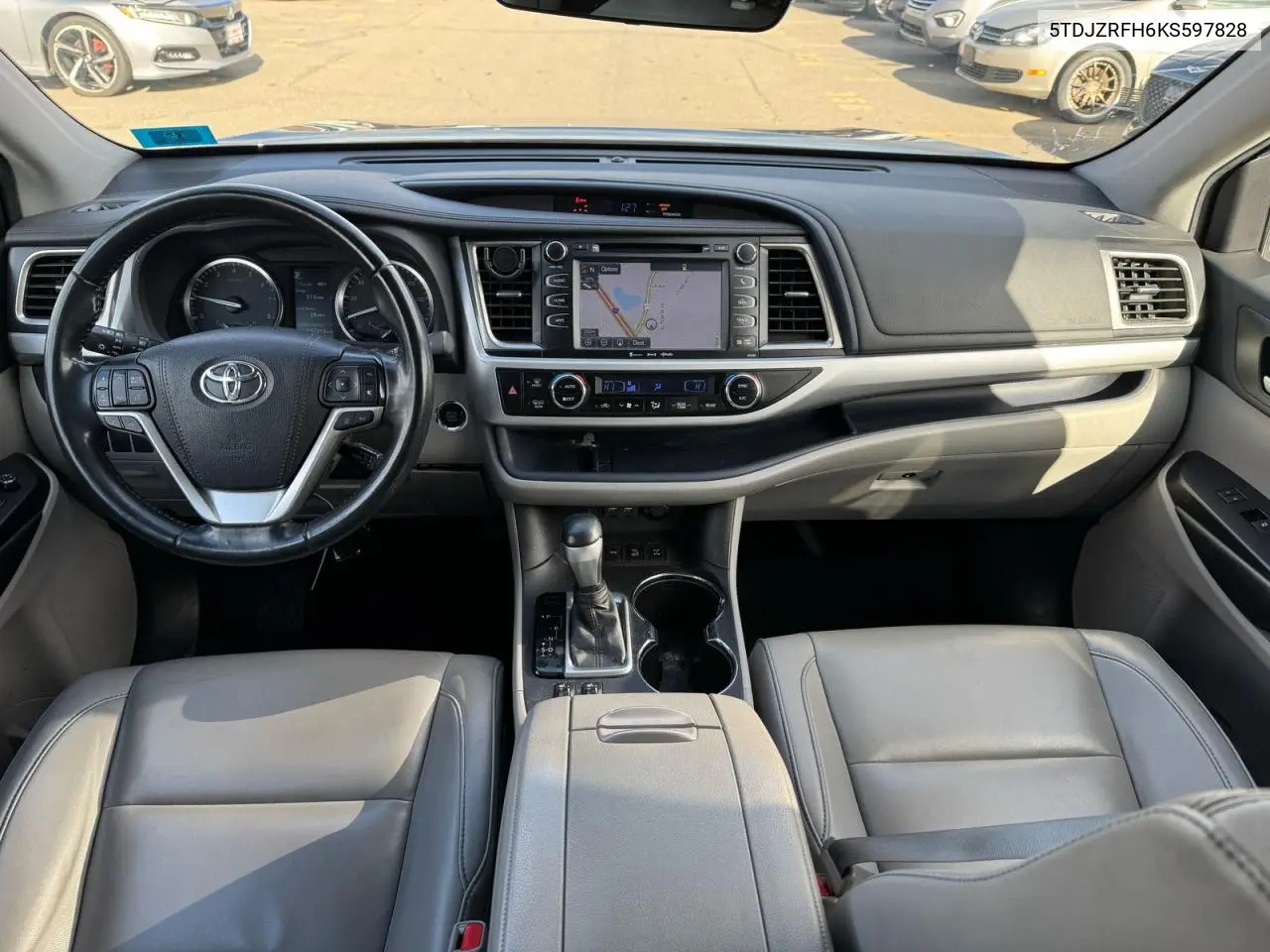 5TDJZRFH6KS597828 2019 Toyota Highlander Se