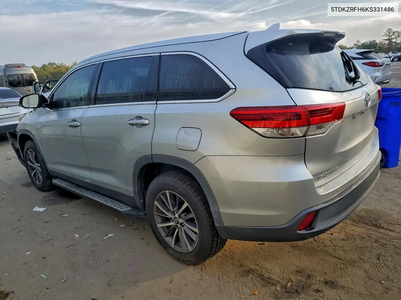 5TDKZRFH6KS331486 2019 Toyota Highlander Se