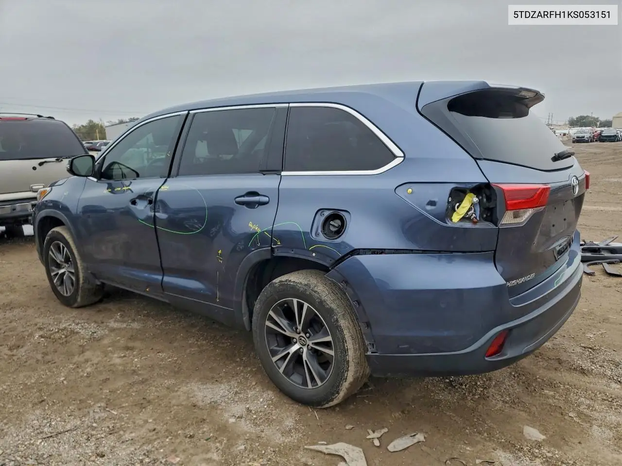 5TDZARFH1KS053151 2019 Toyota Highlander Le