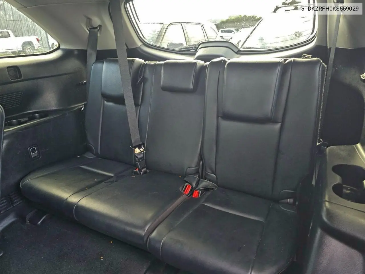 5TDKZRFH0KS559029 2019 Toyota Highlander Se