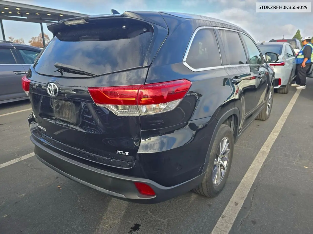 5TDKZRFH0KS559029 2019 Toyota Highlander Se