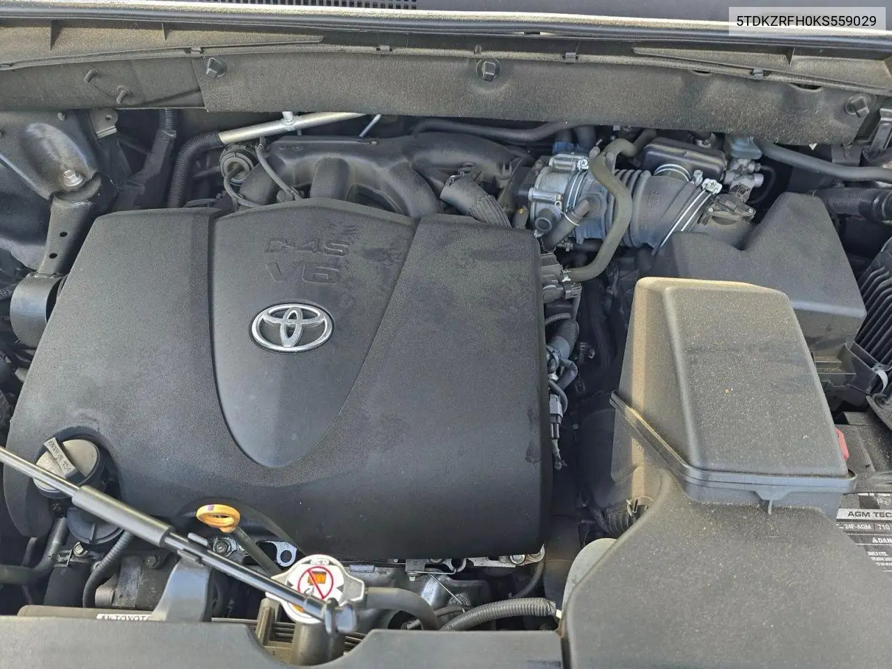 5TDKZRFH0KS559029 2019 Toyota Highlander Se