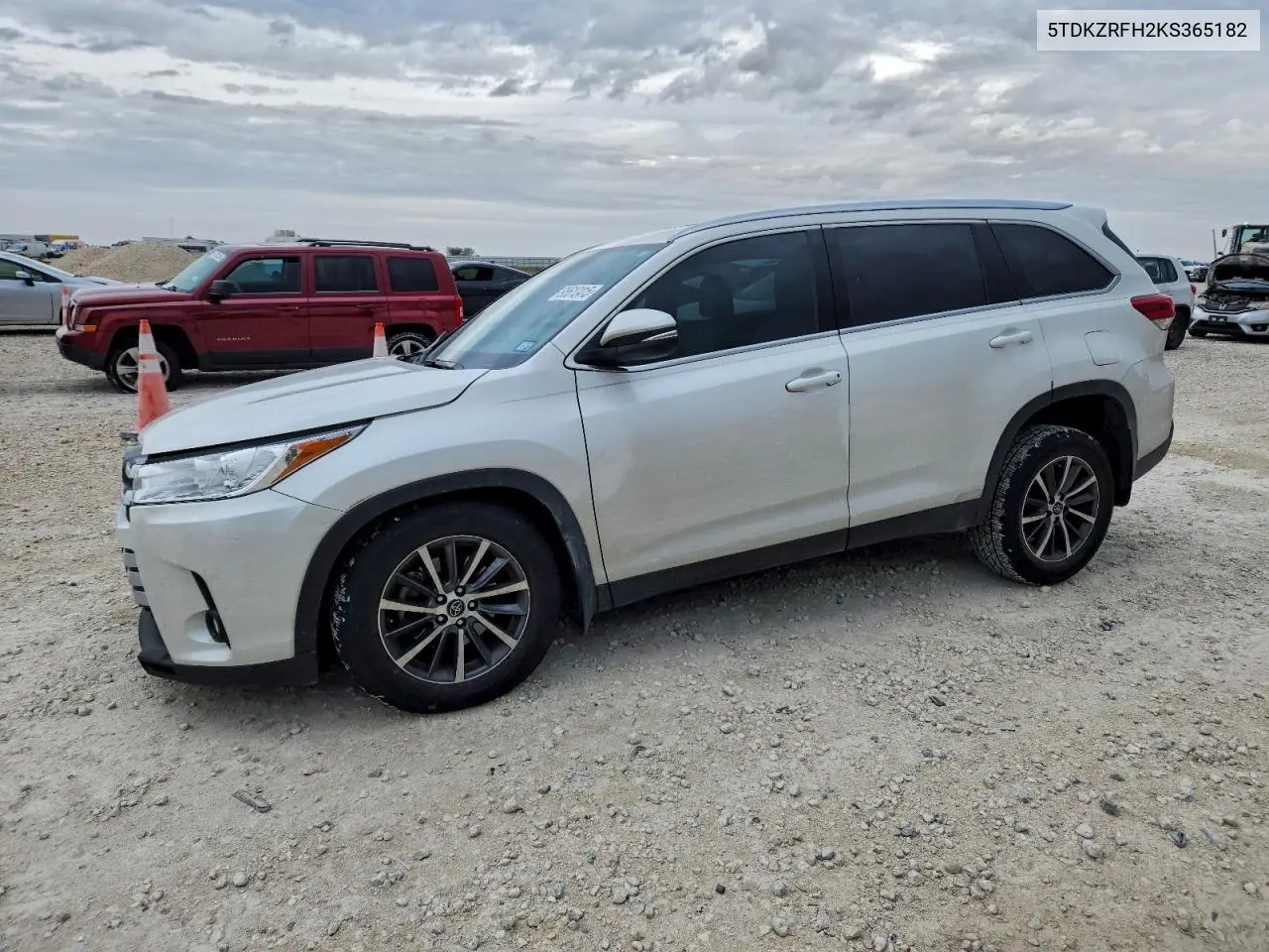 5TDKZRFH2KS365182 2019 Toyota Highlander Se