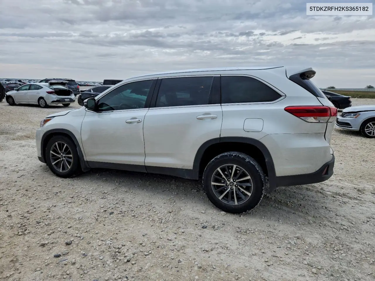 5TDKZRFH2KS365182 2019 Toyota Highlander Se