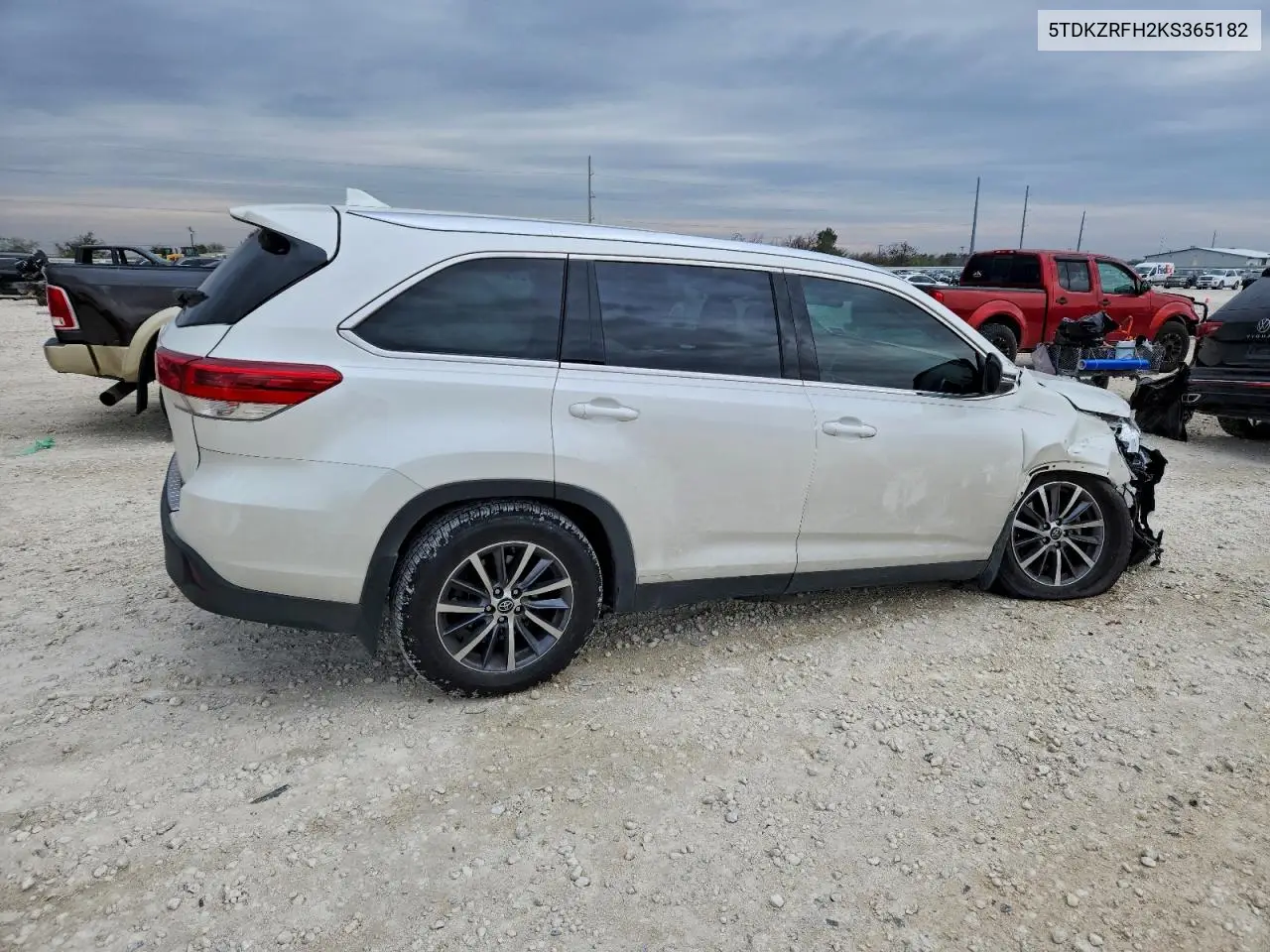 5TDKZRFH2KS365182 2019 Toyota Highlander Se