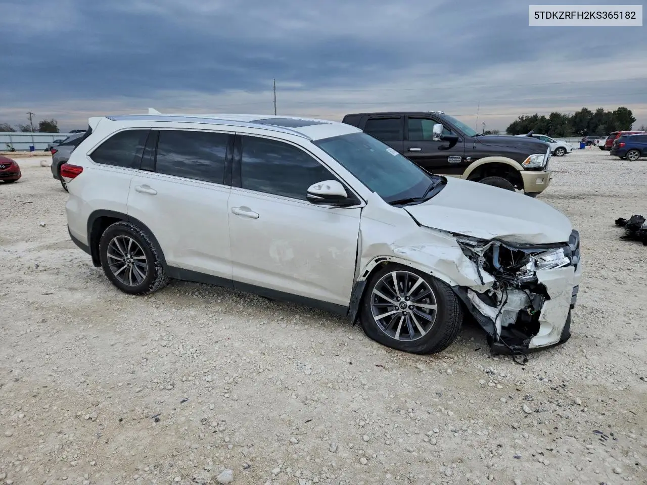 5TDKZRFH2KS365182 2019 Toyota Highlander Se