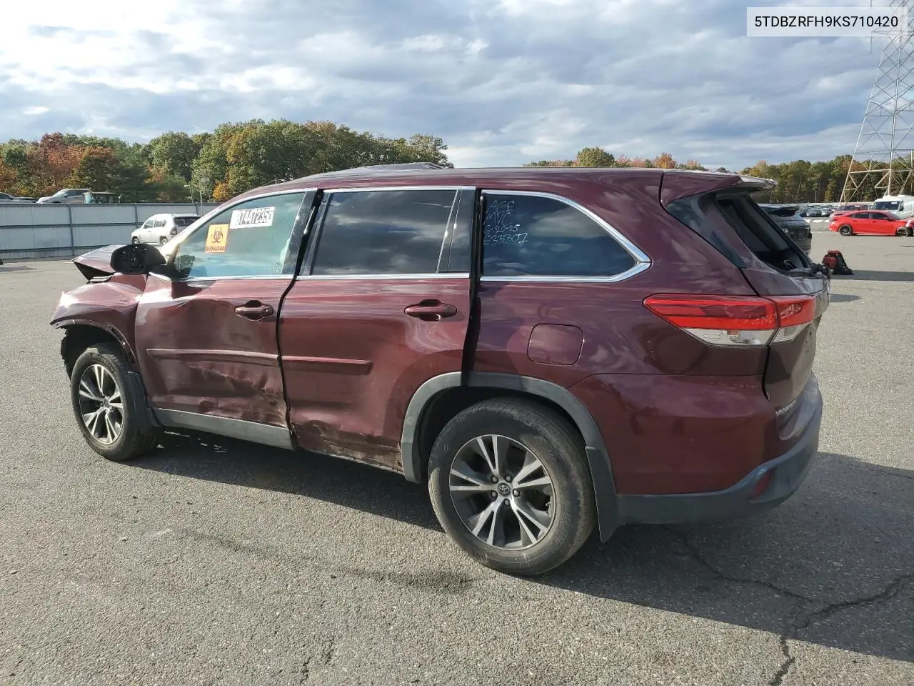 5TDBZRFH9KS710420 2019 Toyota Highlander Le