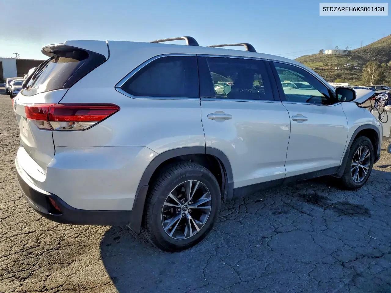5TDZARFH6KS061438 2019 Toyota Highlander Le
